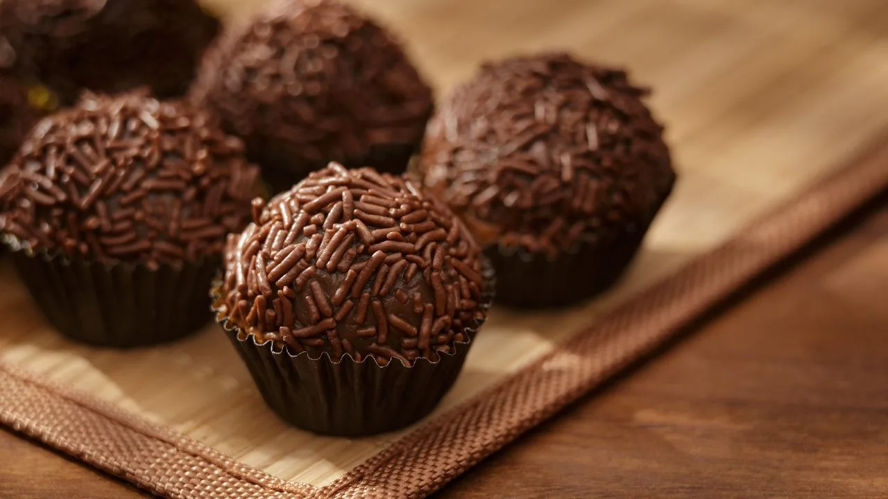 Aprenda como Fazer Brigadeiro com Creme de Leite